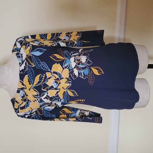 CHARTER CLUB floral top PM - Picture 1 of 8
